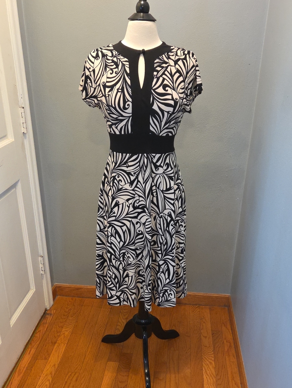 Eliza J Black and White Printed Keyhole Fit-and-Flare Dress